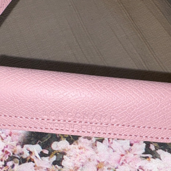 Longchamp Floral print Le pliage
Large Pink tote in EUC no callouts - Picture 4 of 10